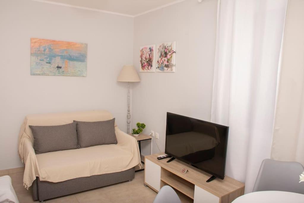 Anadora 2: Hospitable Stone House With Yard Διαμέρισμα Αλεξανδρούπολη Εξωτερικό φωτογραφία